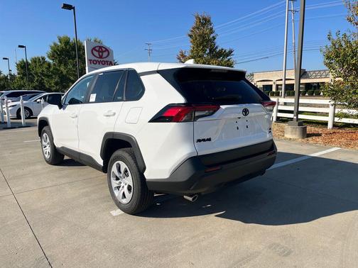 2025 Toyota RAV4 LE