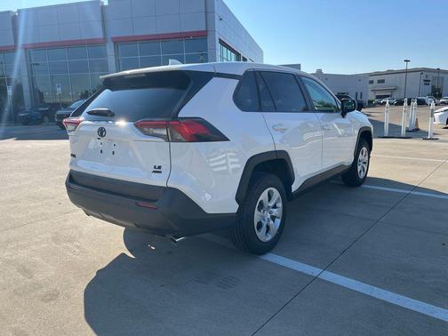 2025 Toyota RAV4 LE