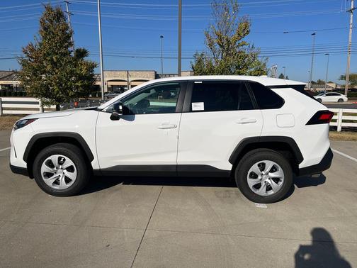 2025 Toyota RAV4 LE