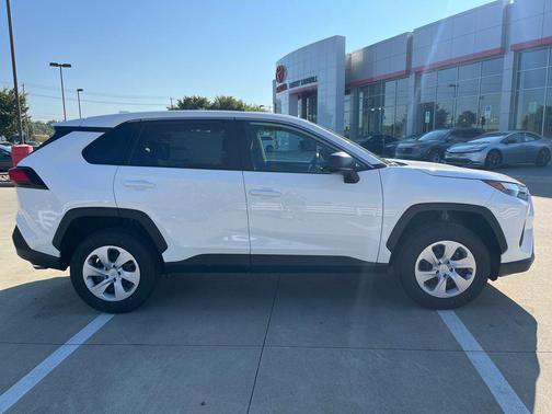 2025 Toyota RAV4 LE