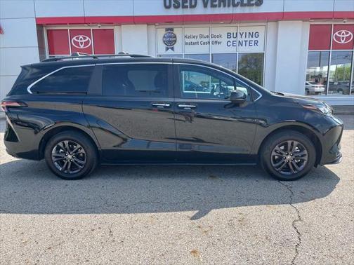 2024 Toyota Sienna Woodland Edition