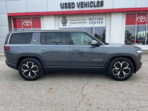 2023 Rivian R1S Adventure