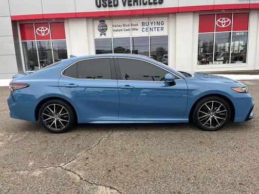 2024 Toyota Camry SE