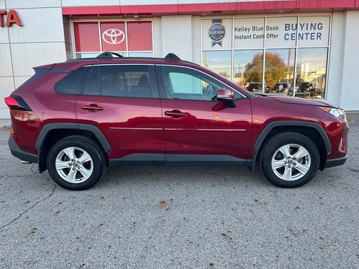 2021 Toyota RAV4 XLE