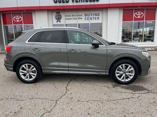 2024 Audi Q3 Premium 45 TFSI S line quattro Tiptronic