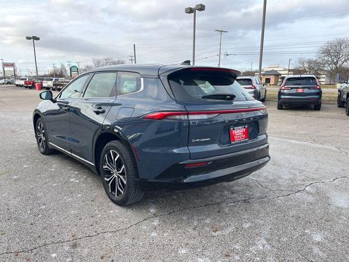 2025 Toyota Crown Signia XLE