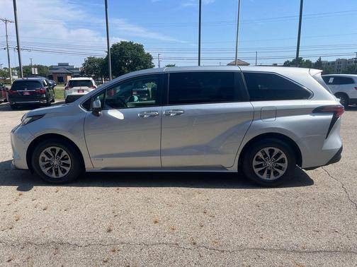 2021 Toyota Sienna LE