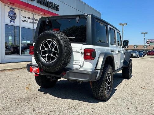Bright White Clearcoat 2024 Jeep Wrangler Rubicon