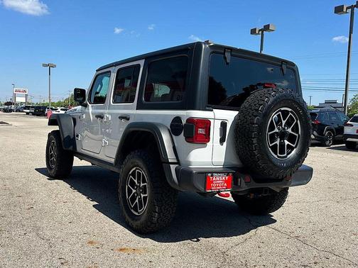 Bright White Clearcoat 2024 Jeep Wrangler Rubicon