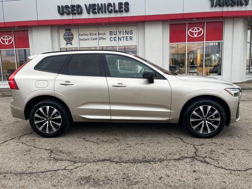 2025 Volvo XC60 B5 Plus