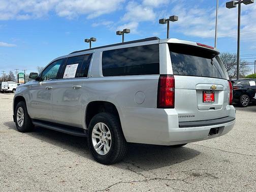Silver Ice Metallic 2019 Chevrolet Suburban LT