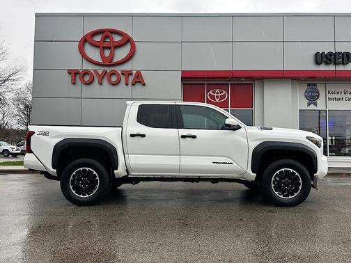 2024 Toyota Tacoma Hybrid TRD Off Road
