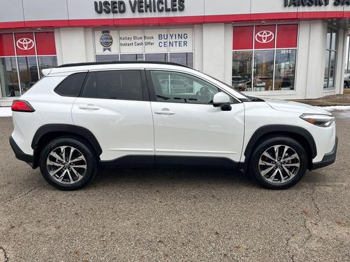 2023 Toyota Corolla Cross XLE