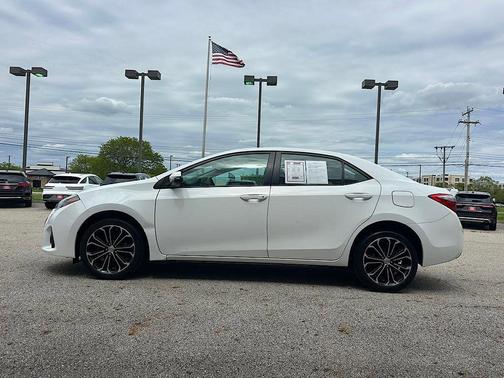 Super White 2015 Toyota Corolla S Plus