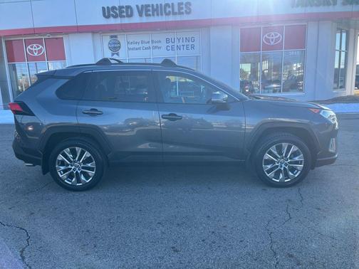 2021 Toyota RAV4 XLE Premium