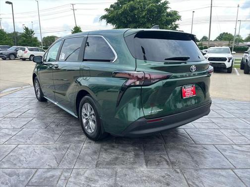 2025 Toyota Sienna XLE 7 Passenger