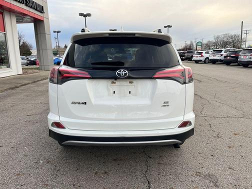 2017 Toyota RAV4 SE