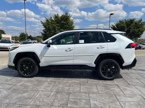 2025 Toyota RAV4 Hybrid SE