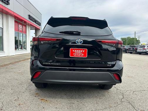 Midnight Black 2024 Toyota Highlander Hybrid XLE