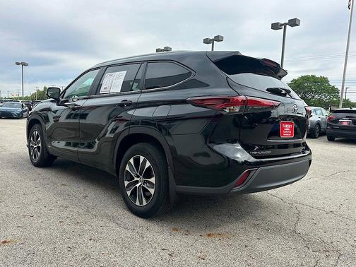 Midnight Black 2024 Toyota Highlander Hybrid XLE