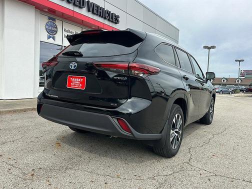 Midnight Black 2024 Toyota Highlander Hybrid XLE