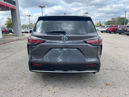 2025 Toyota Sienna Platinum 7 Passenger