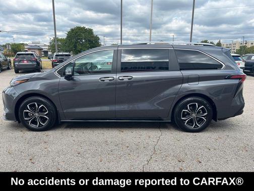 2025 Toyota Sienna Platinum 7 Passenger