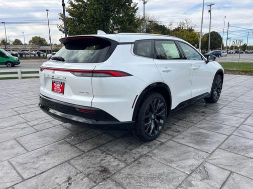 2025 Toyota Crown Signia Limited