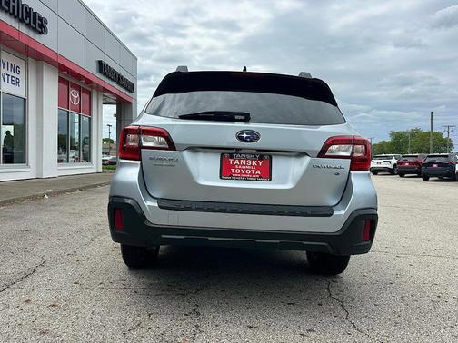 Ice Silver Metallic 2018 Subaru Outback 2.5i Premium