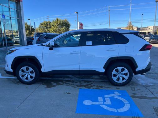2025 Toyota RAV4 LE