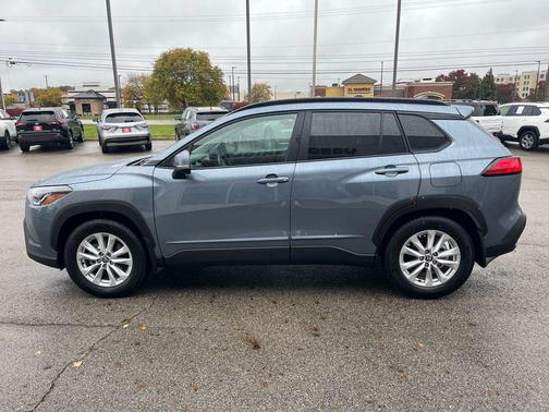 2024 Toyota Corolla Cross LE