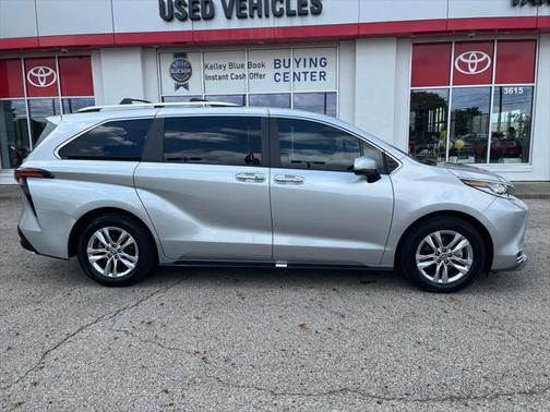 2023 Toyota Sienna Limited 7-Passenger