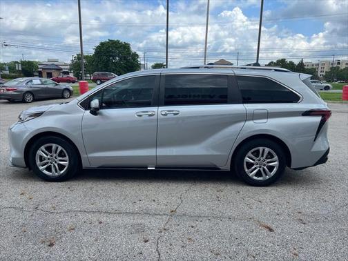 2023 Toyota Sienna Limited 7-Passenger