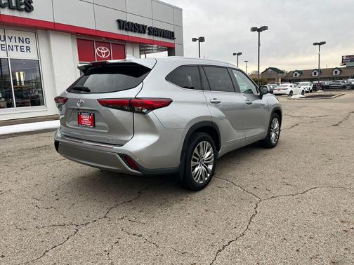 2022 Toyota Highlander Platinum