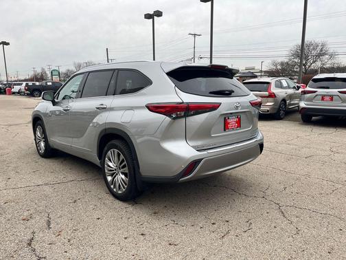 2022 Toyota Highlander Platinum