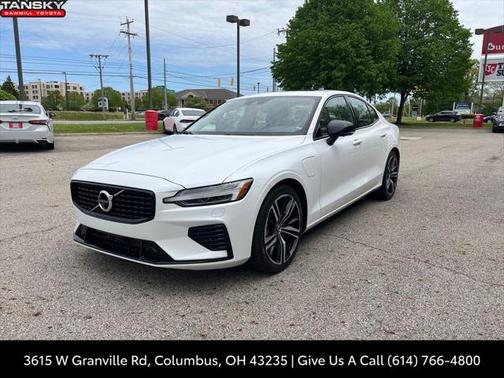2022 Volvo S60 Recharge Plug-In Hybrid T8 R-Design Expression