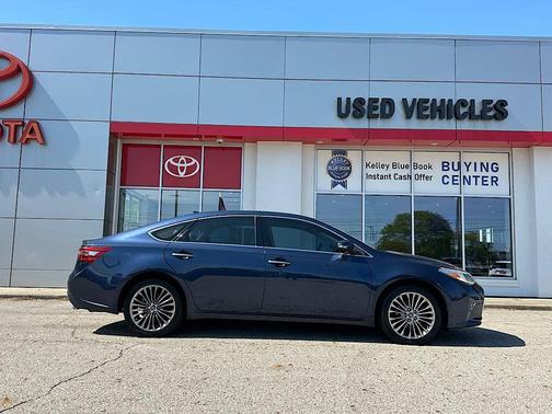 Parisian Night Pearl 2017 Toyota Avalon Limited