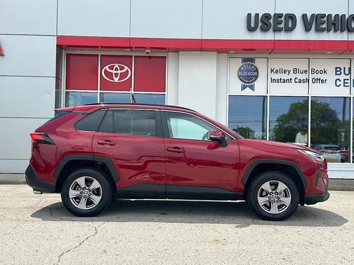 Pearl 2025 Toyota RAV4 XLE
