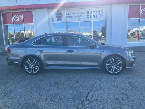 2017 Volkswagen Passat 1.8T R-Line w/Comfort