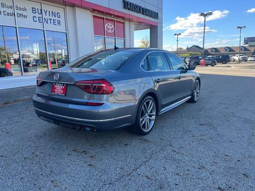 2017 Volkswagen Passat 1.8T R-Line w/Comfort