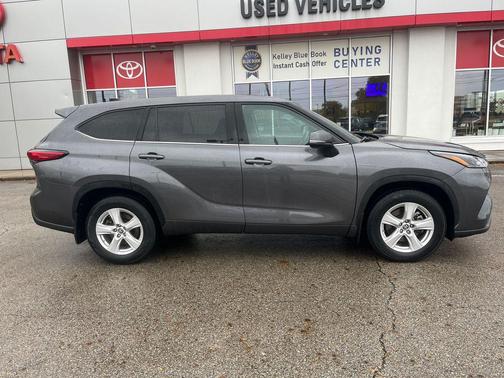 2022 Toyota Highlander LE
