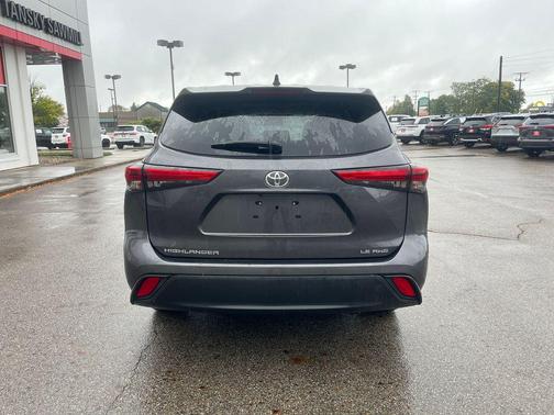2022 Toyota Highlander LE