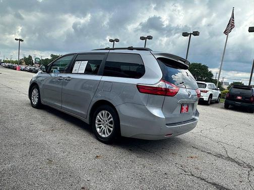 Silver Sky Metallic 2017 Toyota Sienna XLE