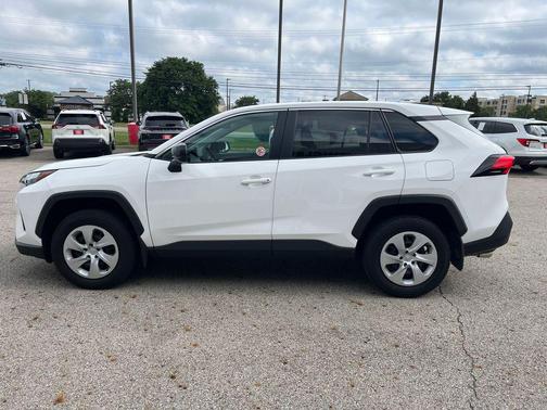 2024 Toyota RAV4 LE