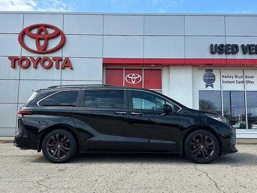 Midnight Black Metallic 2022 Toyota Sienna XSE 7 Passenger