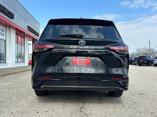 Midnight Black Metallic 2022 Toyota Sienna XSE 7 Passenger