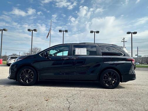 Midnight Black Metallic 2022 Toyota Sienna XSE 7 Passenger