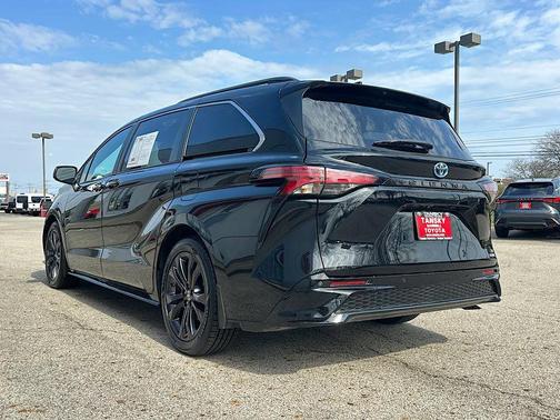 Midnight Black Metallic 2022 Toyota Sienna XSE 7 Passenger