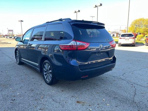 2020 Toyota Sienna XLE