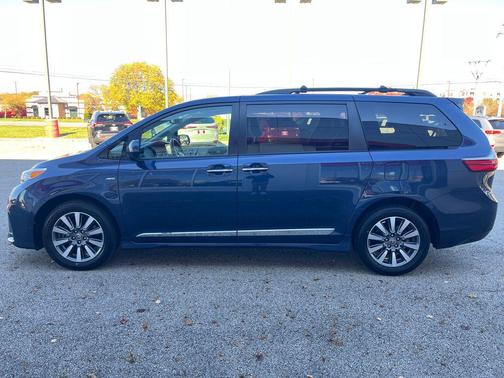2020 Toyota Sienna XLE